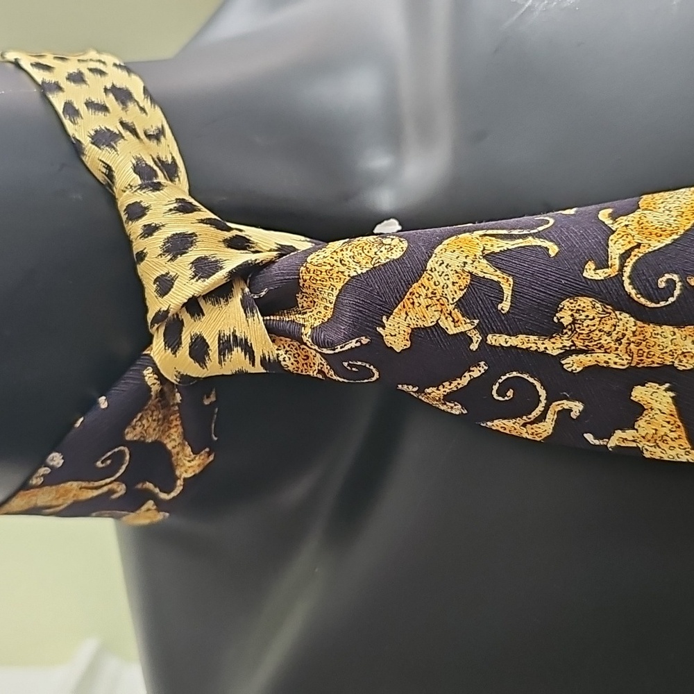 GianniVersace Vintage Black and Gold Leopard Print Tie - Picture 6 of 11